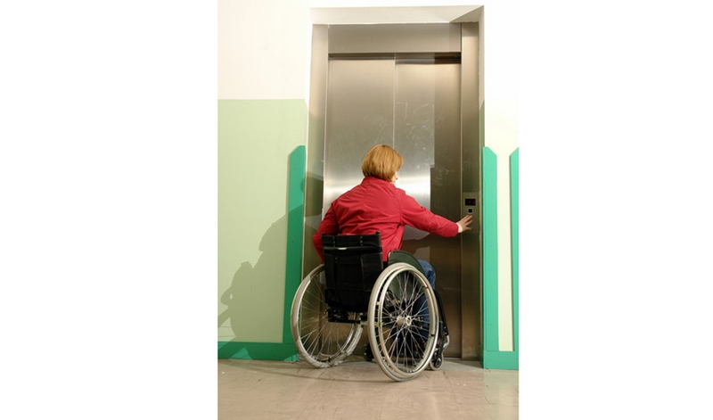 Thang máy cho người khuyết tật cần có thiết kế đặc biệt