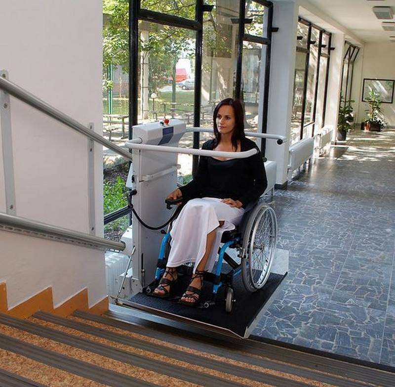 Cần đáp ứng tiêu chuẩn kỹ thuật cho thang máy của người khuyết tật